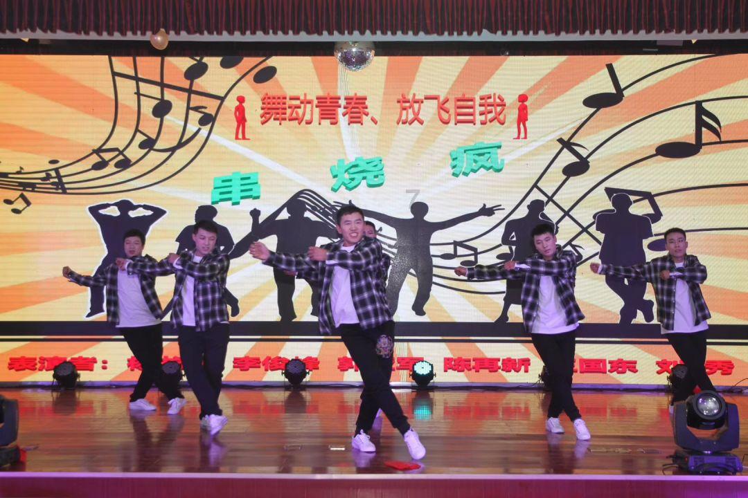 现在我们分手了。他说二年再联系了，二年后我们会在一起吗
